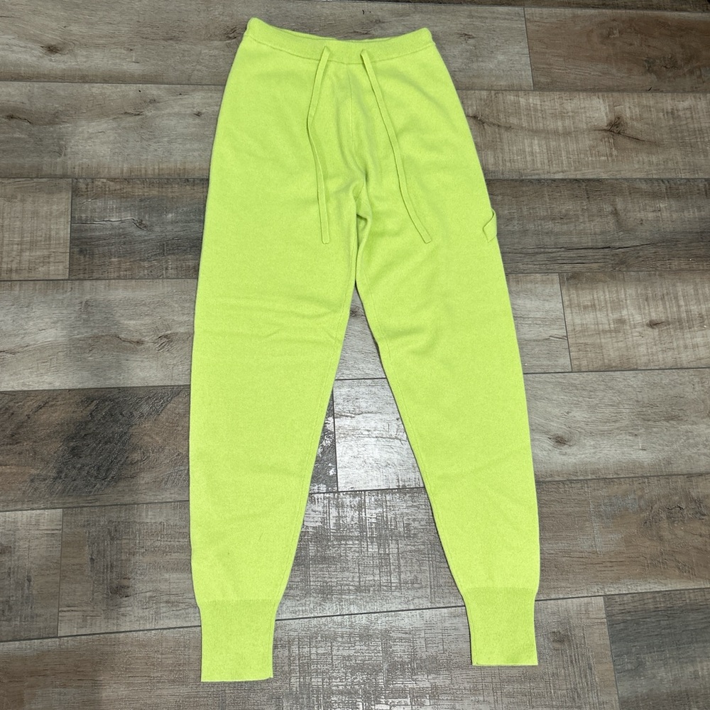 Guest In Residence cashmere carpenter track pant in lime green